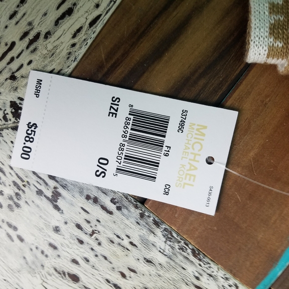 Michael Kors Signature Infinity Scarf - Picture 3 of 4